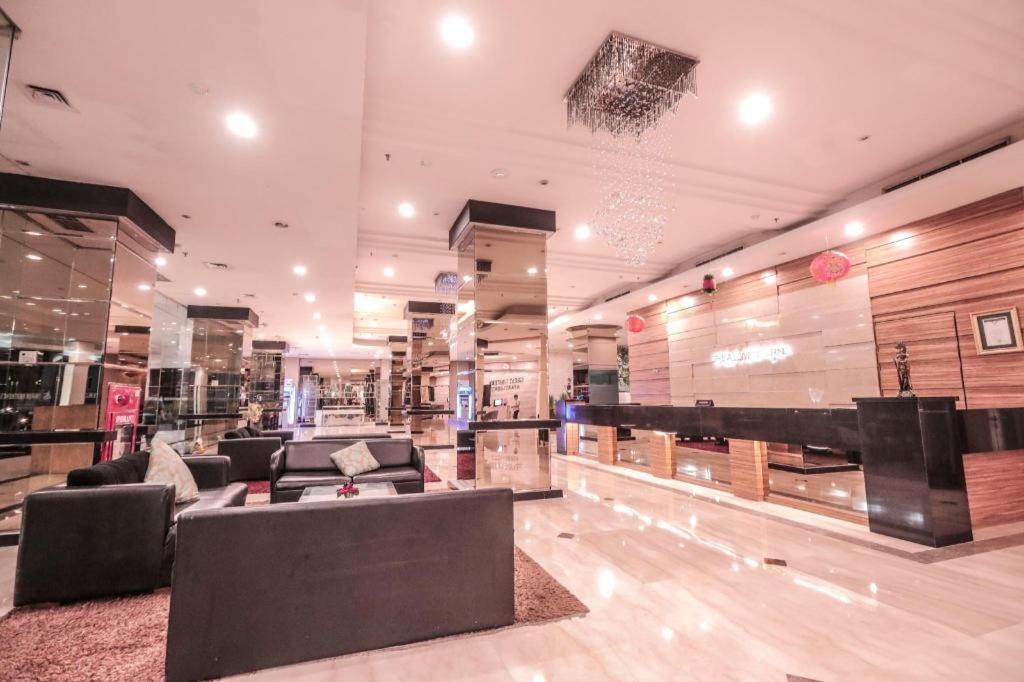 Great Western Hotel & Resort Serpong - ทังเกอรัง ภายนอก รูปภาพ